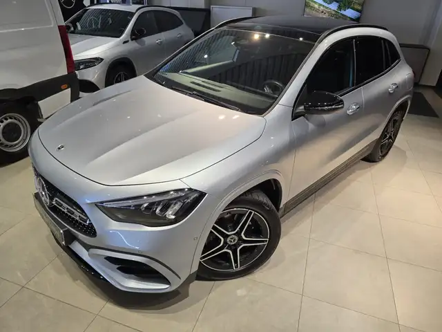 Mercedes-Benz 250 view 11