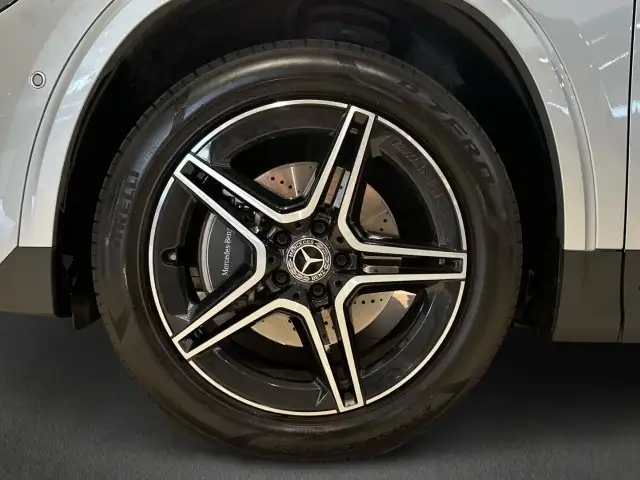 Mercedes-Benz 250 view 5