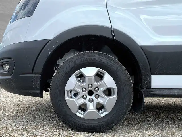 Ford Transit view 9