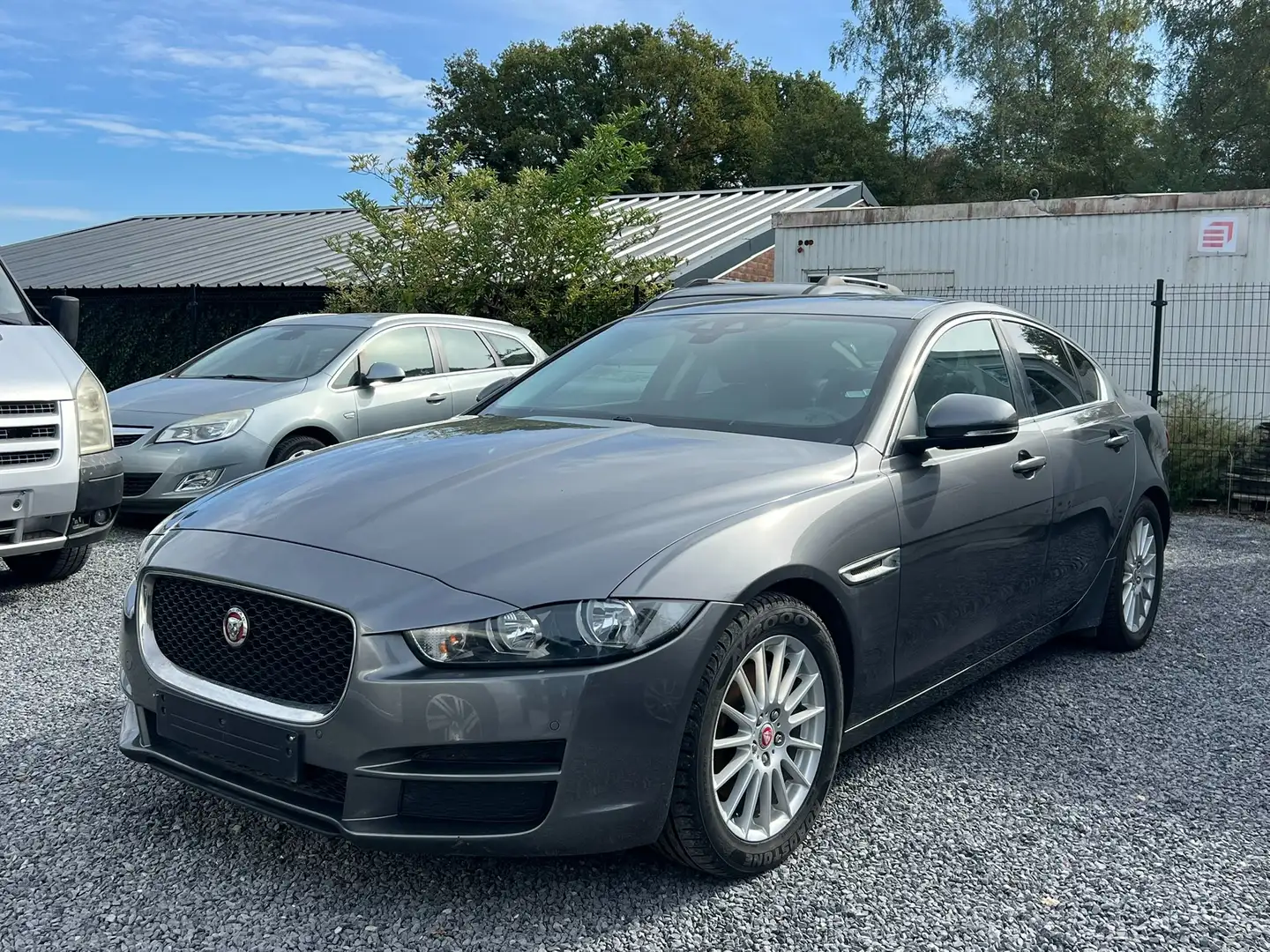 Jaguar XE 2.0D Automaat 2016 Motorschade Export zo meenemen! Gris - 1