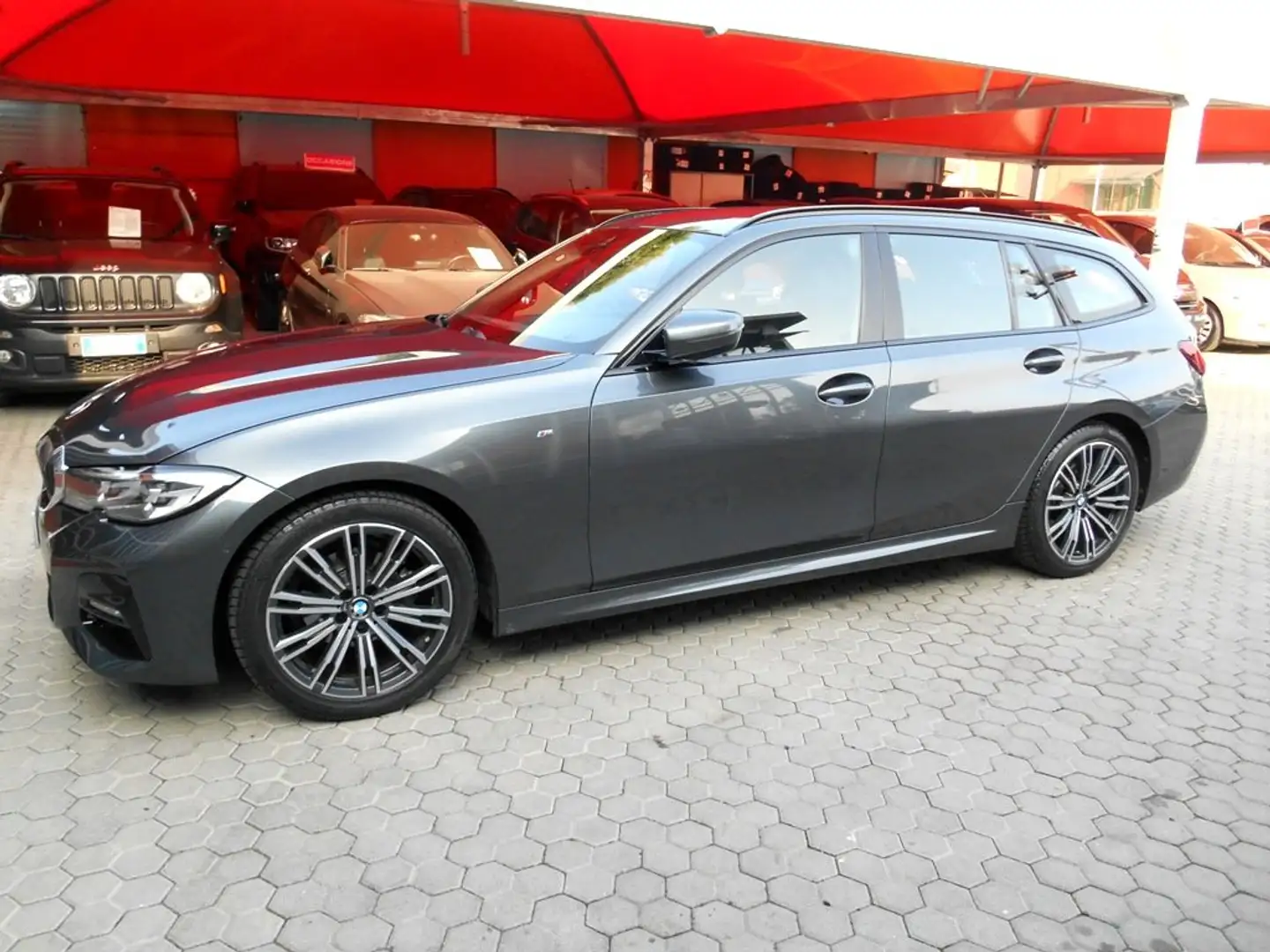 BMW 318 /316d T. mhev 48V Msport autom con iva 22% Grau - 1