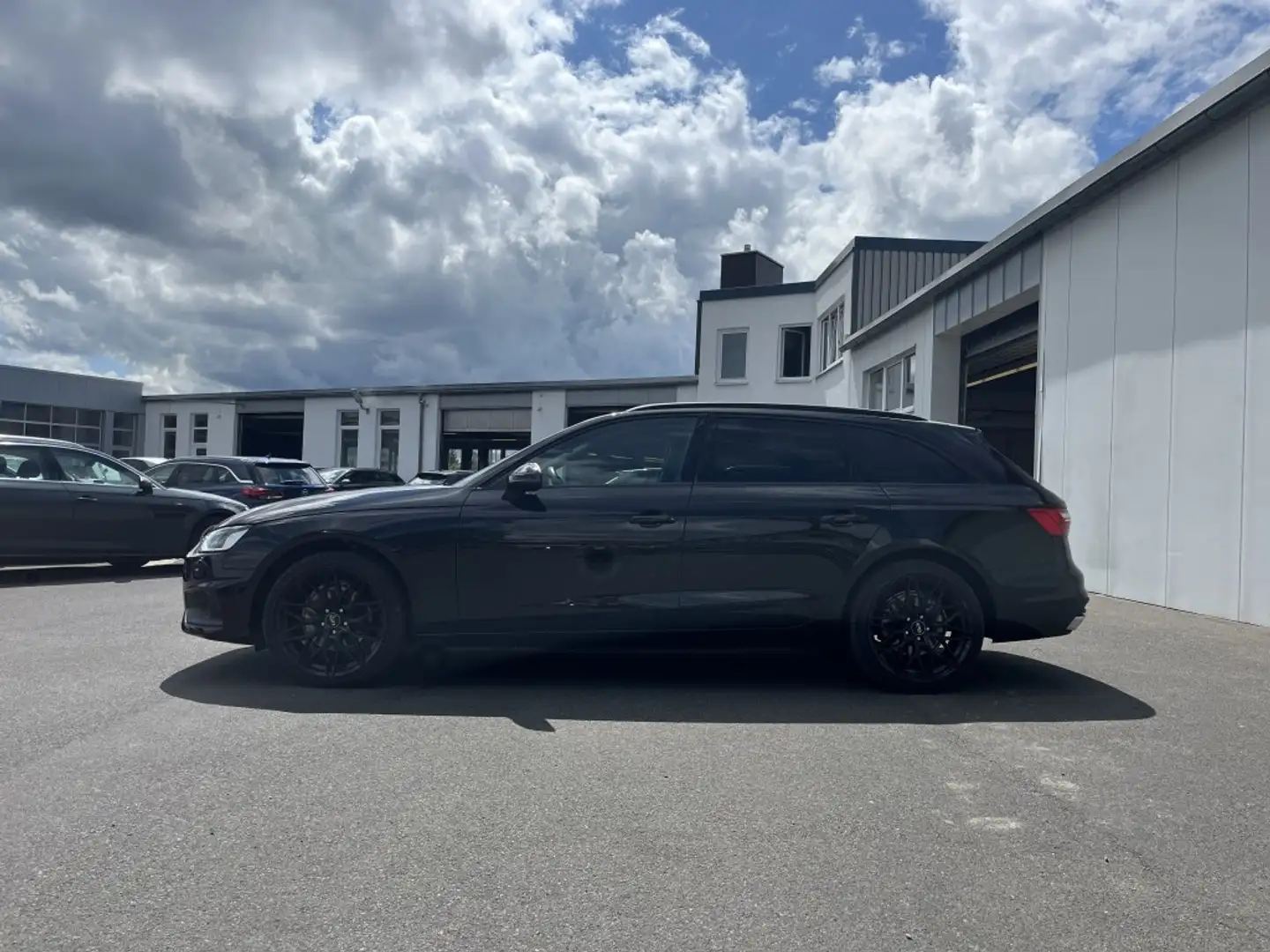 Audi A4 Avant 35 2.0 TFSI S-Line Optik Blackline 163€ m. Negro - 2