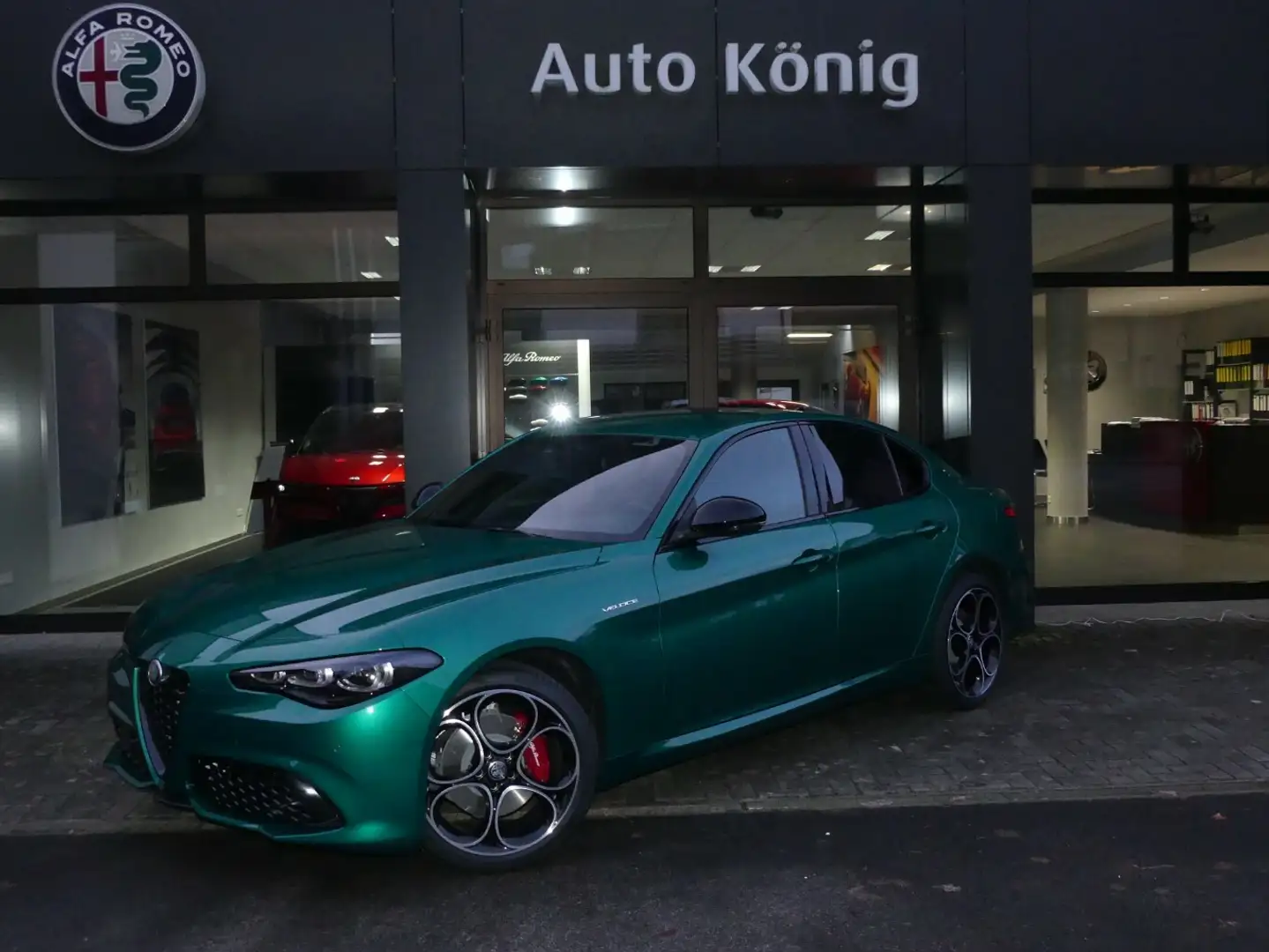 Alfa Romeo Giulia Veloce 2.0 Turbo 16V AT8-Q4 Vert - 1