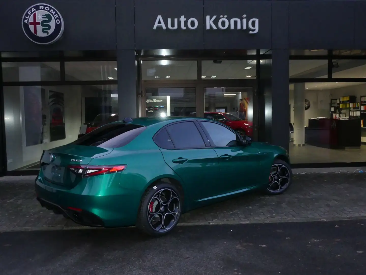 Alfa Romeo Giulia Veloce 2.0 Turbo 16V AT8-Q4 Vert - 2