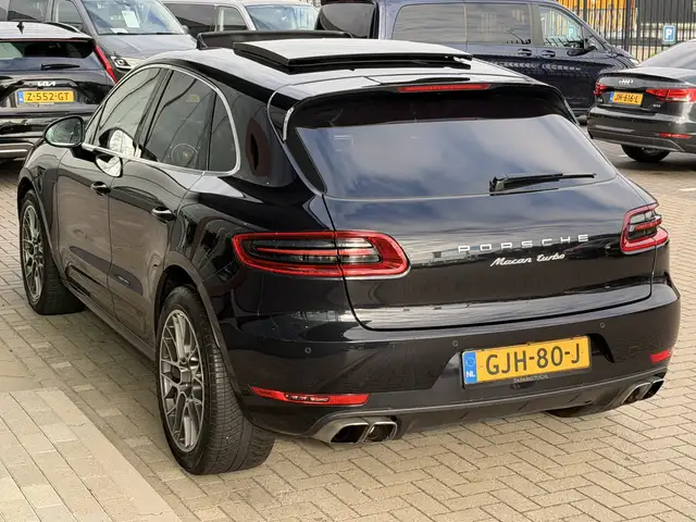 Porsche Macan view 18