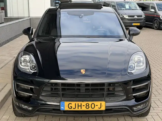 Porsche Macan view 12