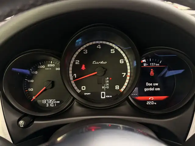 Porsche Macan view 27