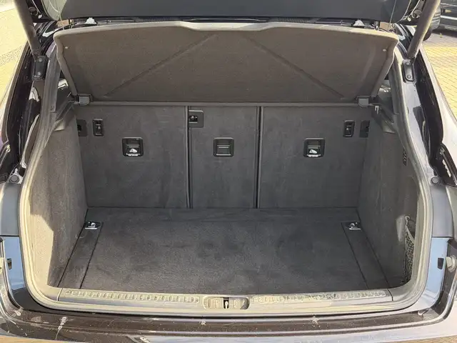 Porsche Macan view 21