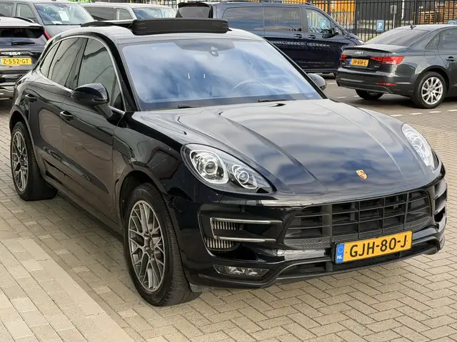 Porsche Macan view 13