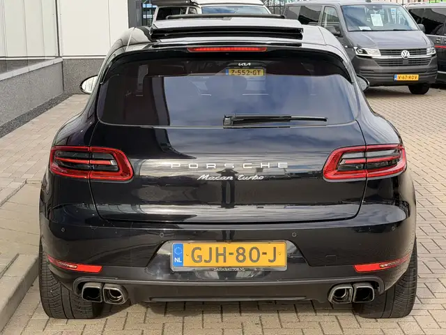 Porsche Macan view 20