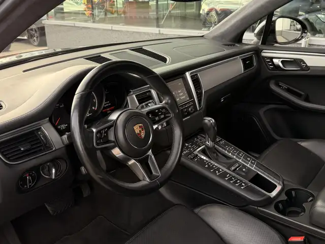 Porsche Macan view 2