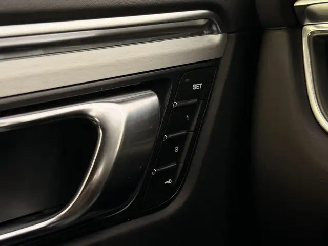 Porsche Macan view 7