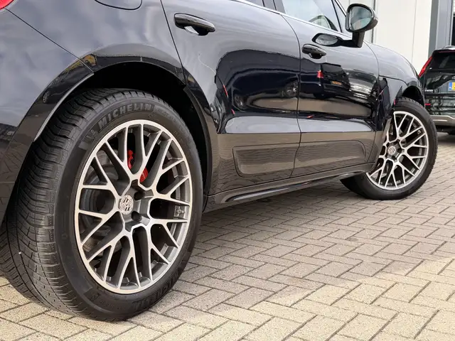 Porsche Macan view 16