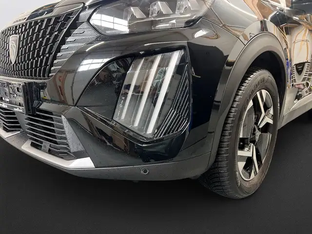 Peugeot 2008 view 9