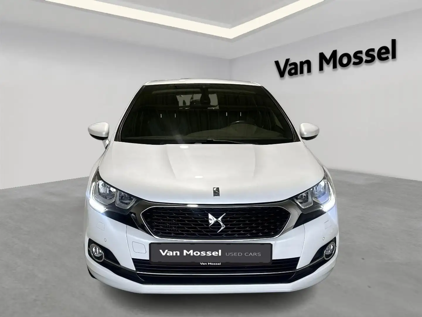 DS Automobiles DS 4 1.2 PureTech 130 S&S MAN6 So Chic White - 2