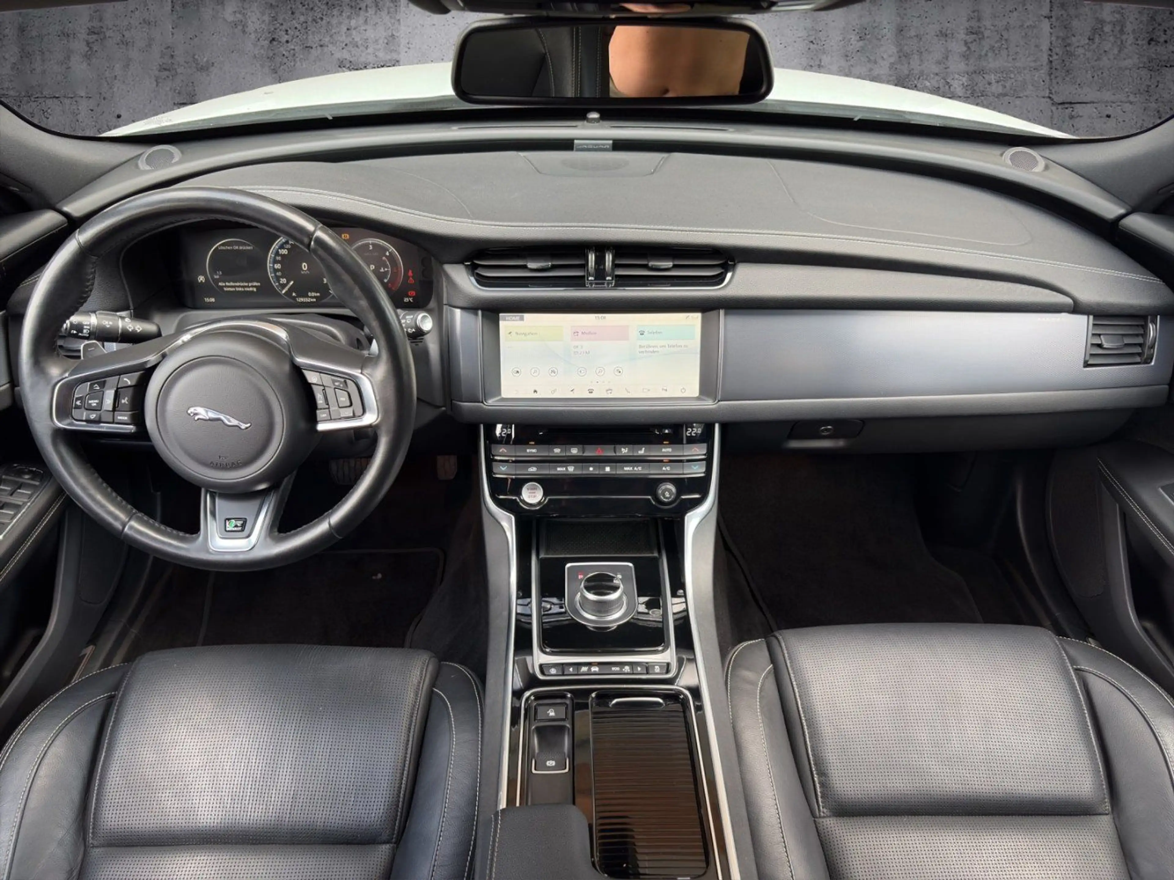 Jaguar XF 20 D Sportbrake Portfolio AWD — photo 7