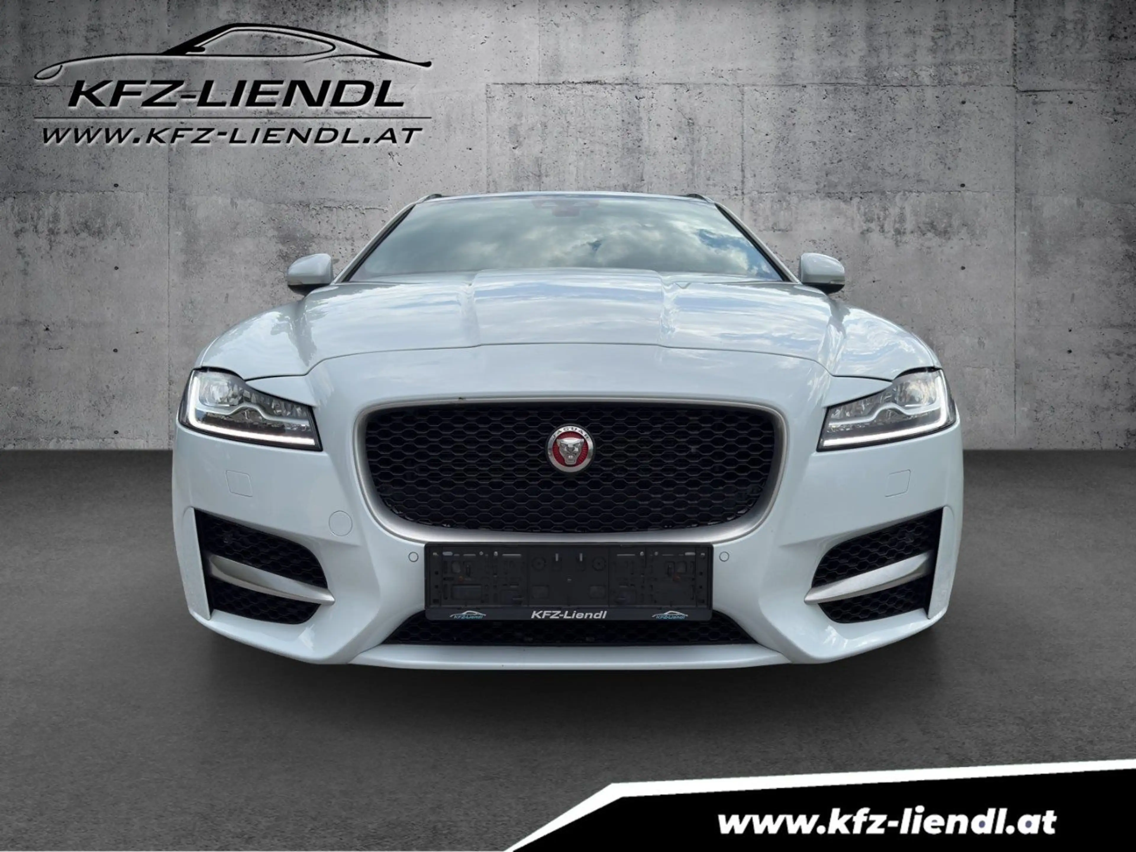 Jaguar XF 20 D Sportbrake Portfolio AWD — photo 5