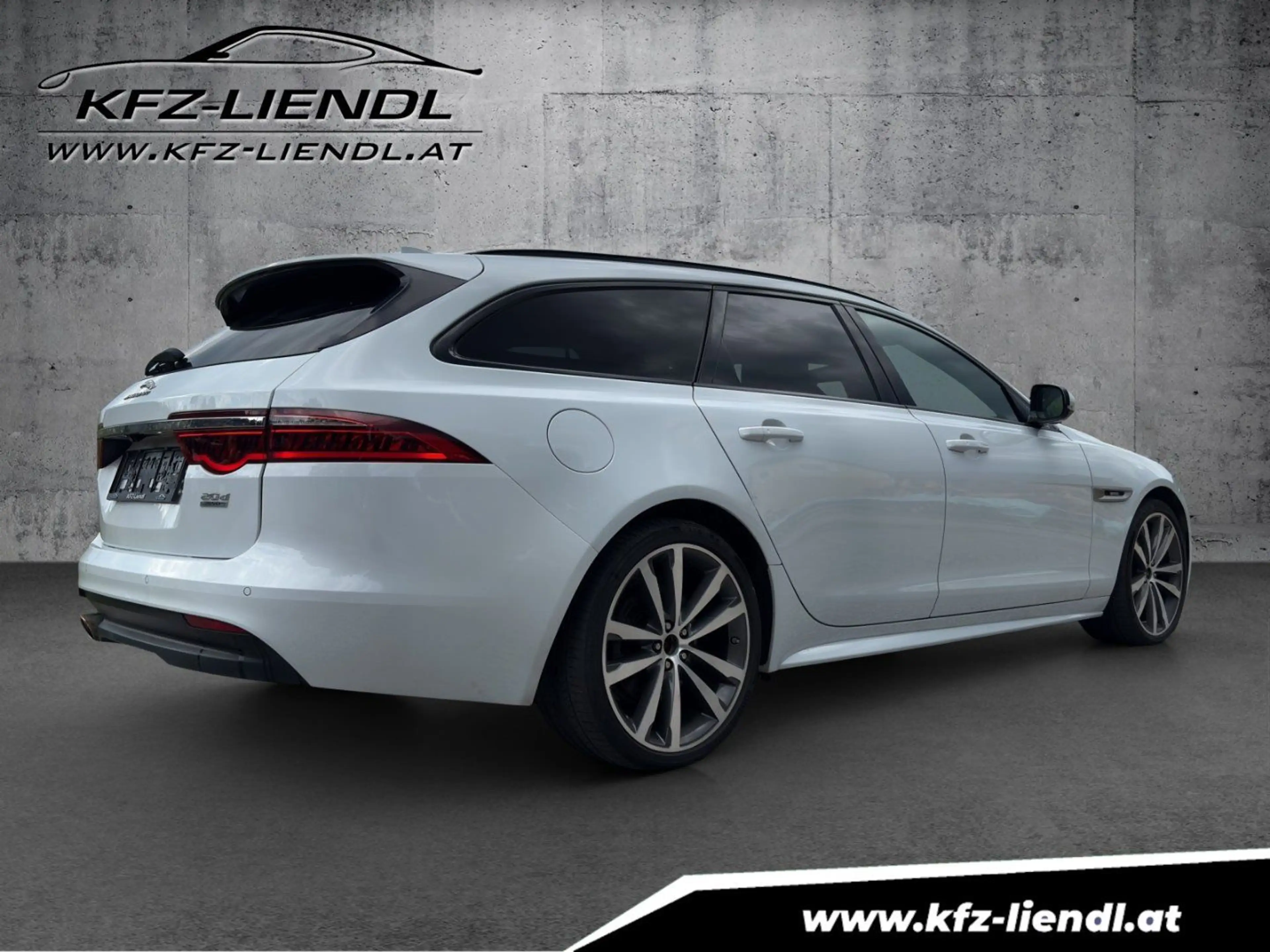 Jaguar XF 20 D Sportbrake Portfolio AWD — photo 4
