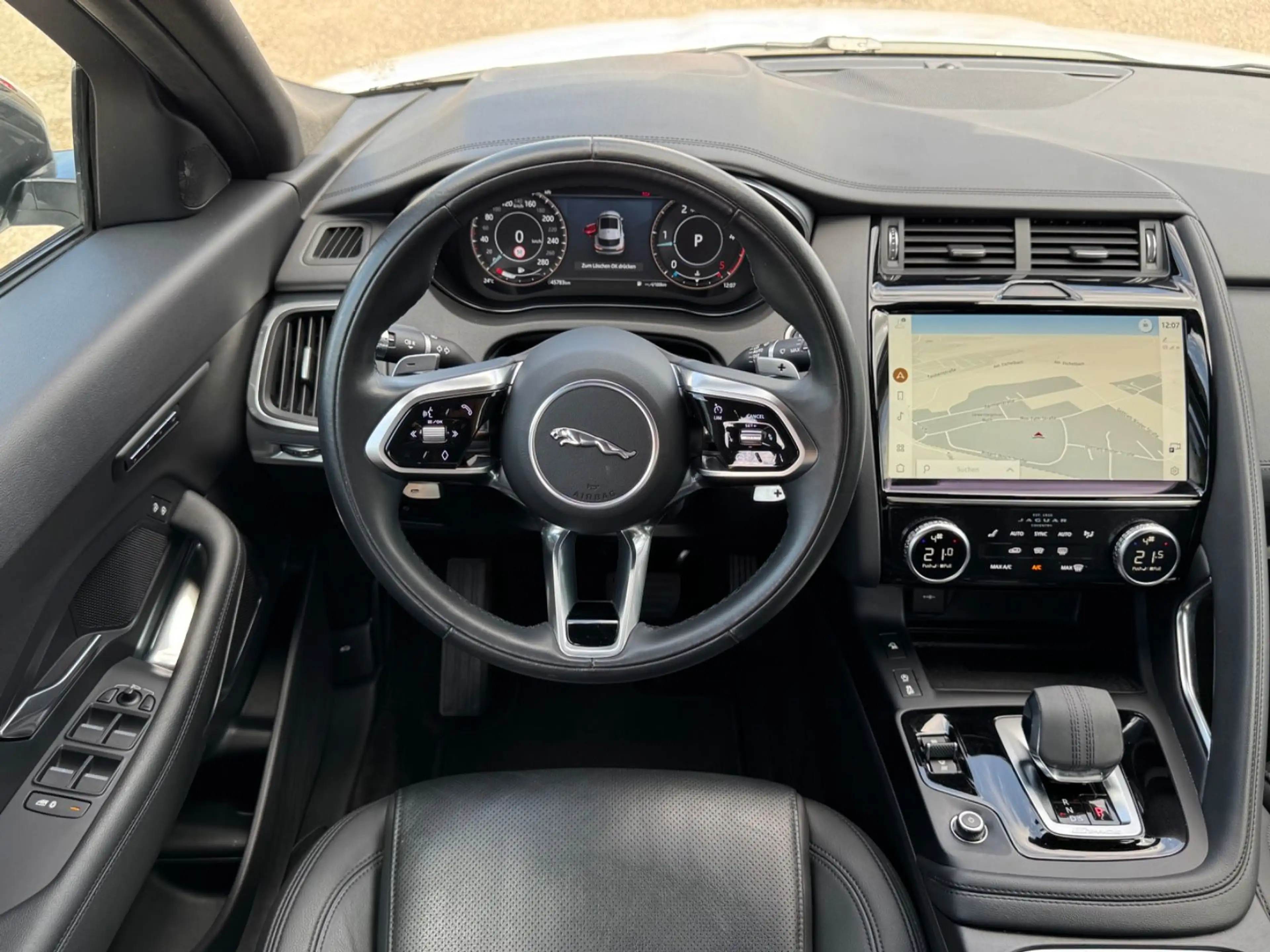 Jaguar E-Pace D165 AWD 360° Kamera Leder Navi — photo 12
