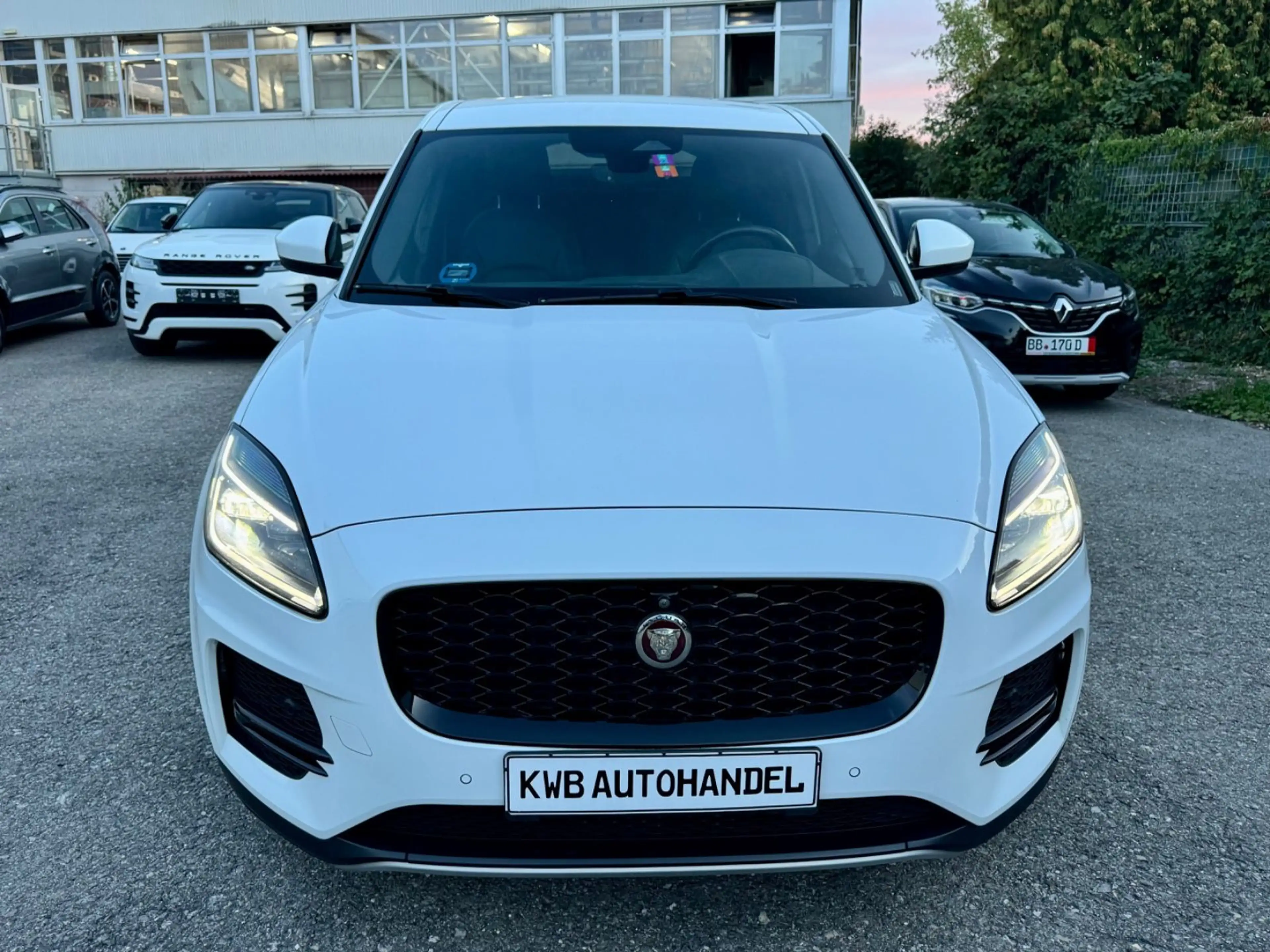 Jaguar E-Pace D165 AWD 360° Kamera Leder Navi — photo 8