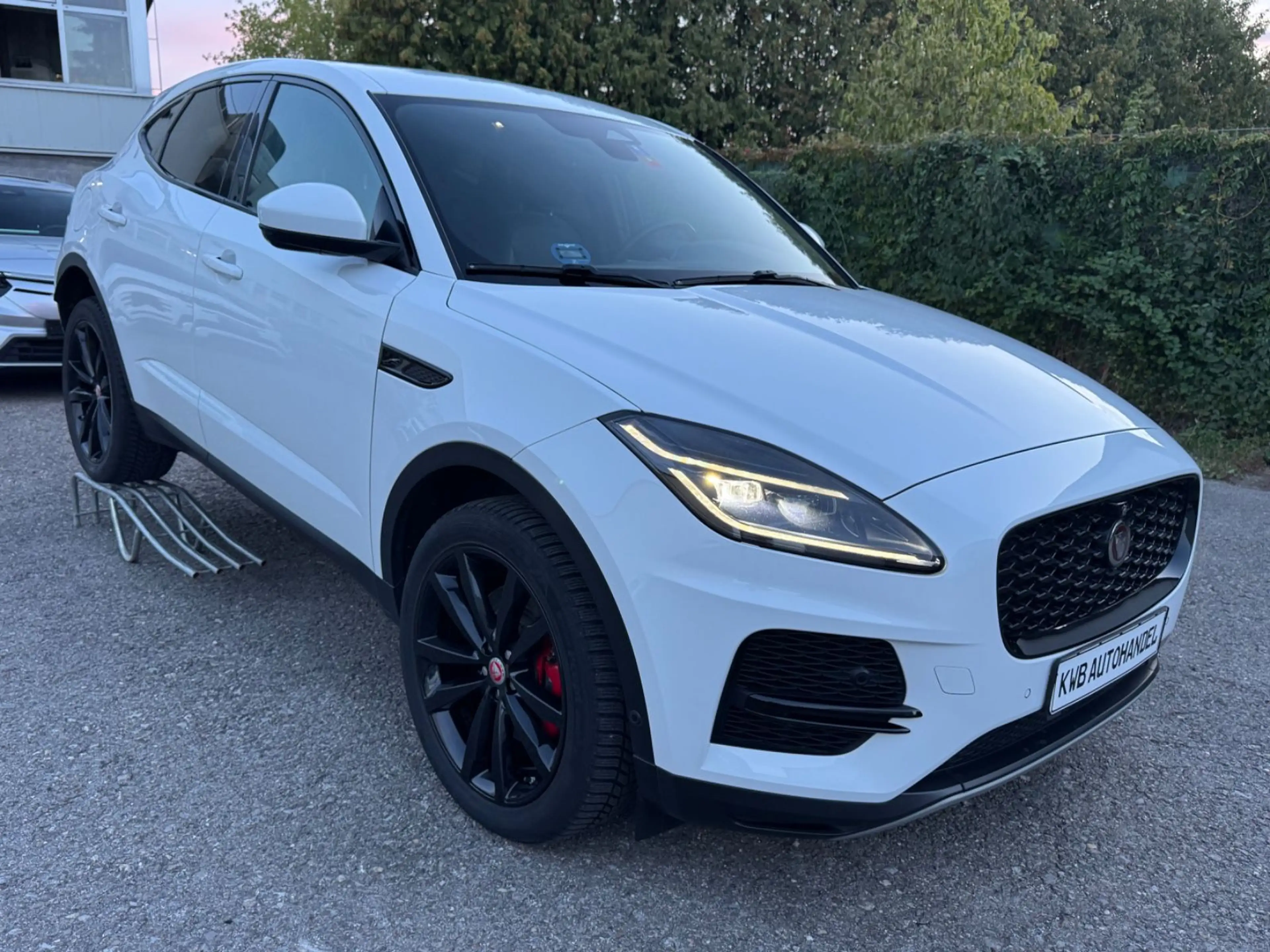 Jaguar E-Pace D165 AWD 360° Kamera Leder Navi — photo 7