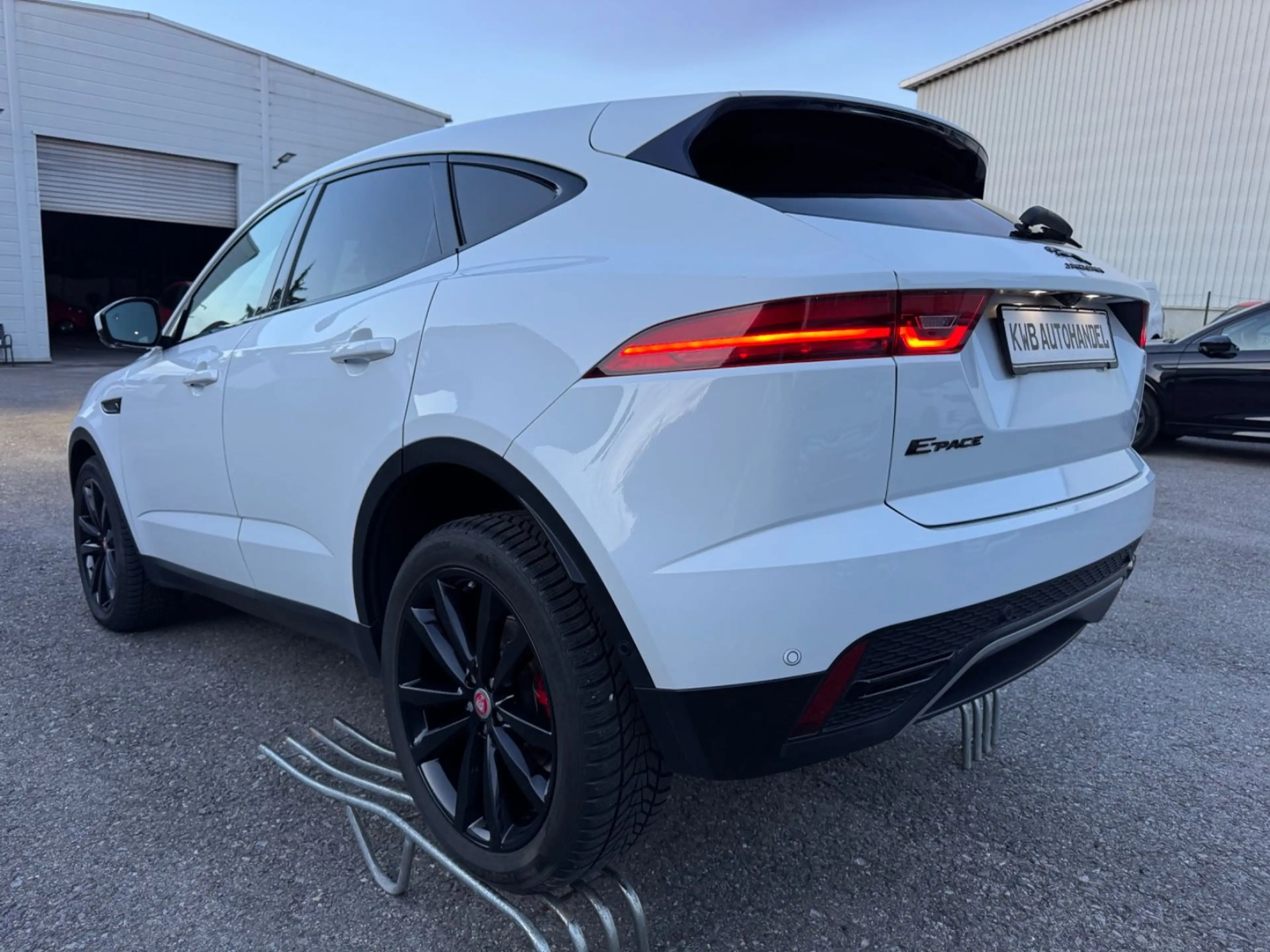 Jaguar E-Pace D165 AWD 360° Kamera Leder Navi — photo 3