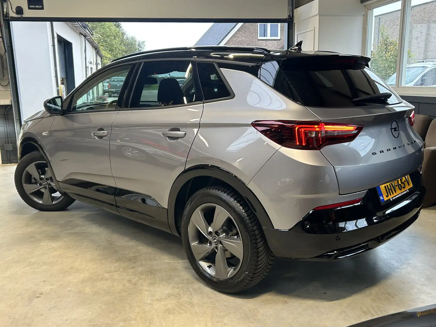 Opel Grandland 1.2 Turbo GS Automaat Trekhaak Dealer O.H. Grijs - 2
