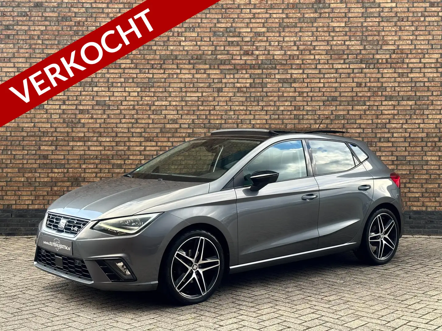 SEAT Ibiza 1.0 TSI FR 116pk Pano Beats Cam Cruise Led Pdc Nav Grijs - 1
