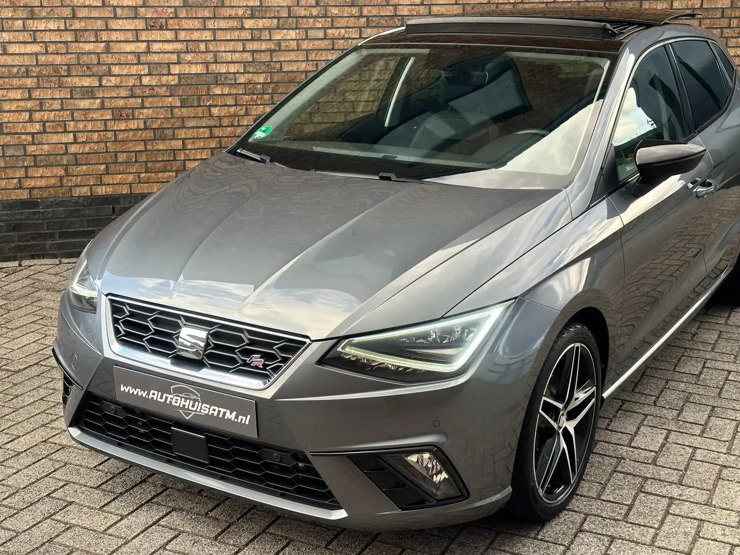 SEAT Ibiza 1.0 TSI FR 116pk Pano Beats Cam Cruise Led Pdc Nav Grijs - 2