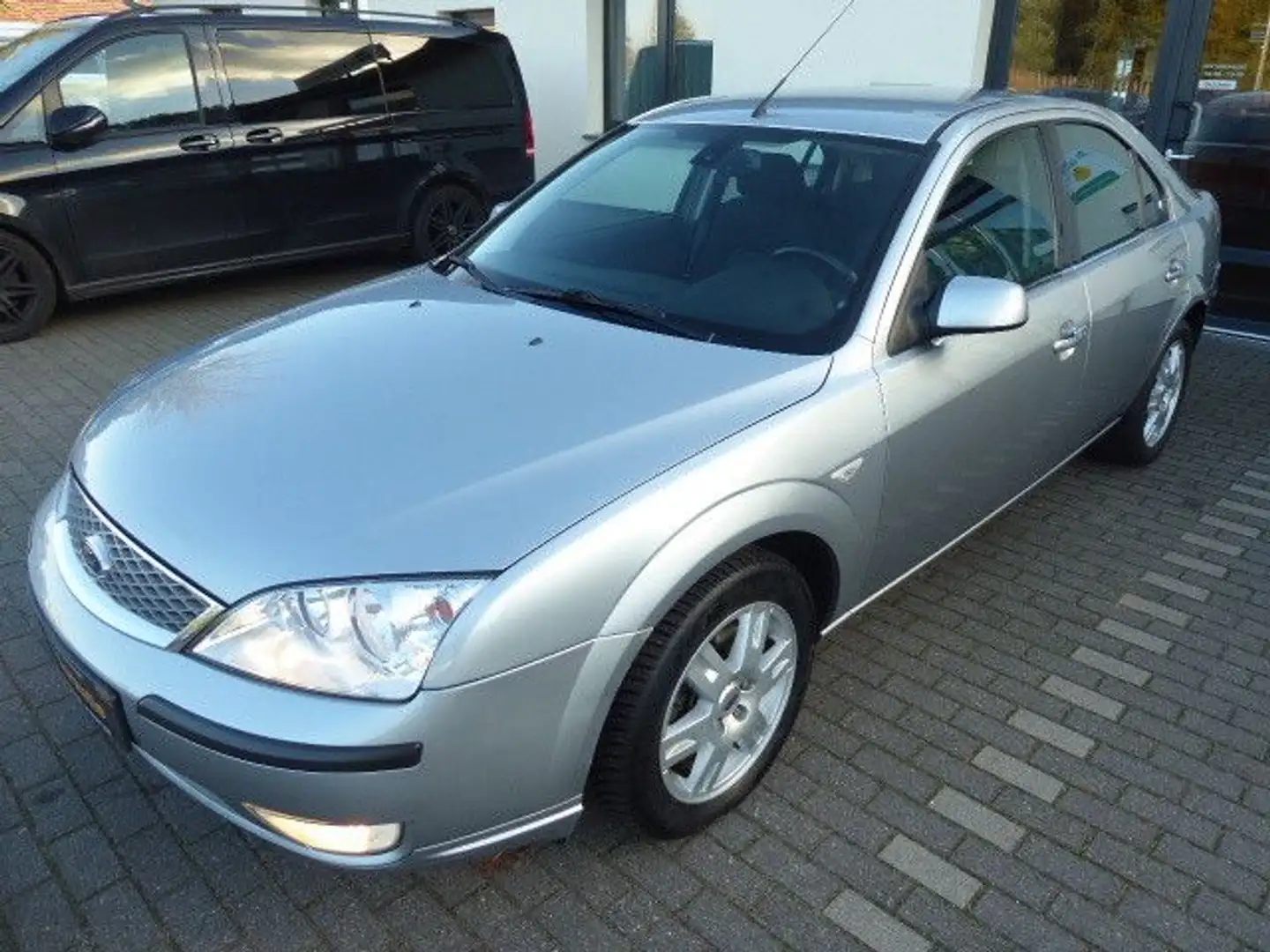 Ford Mondeo 1,8 SCi Ghia Silber - 2