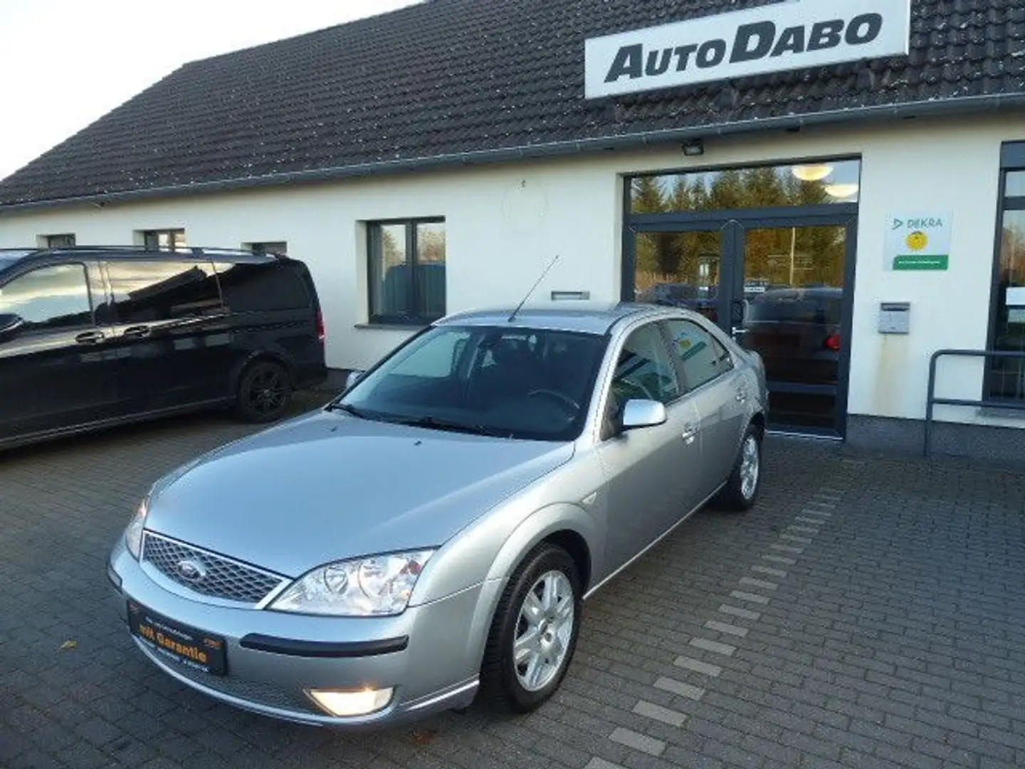 Ford Mondeo 1,8 SCi Ghia Silber - 1