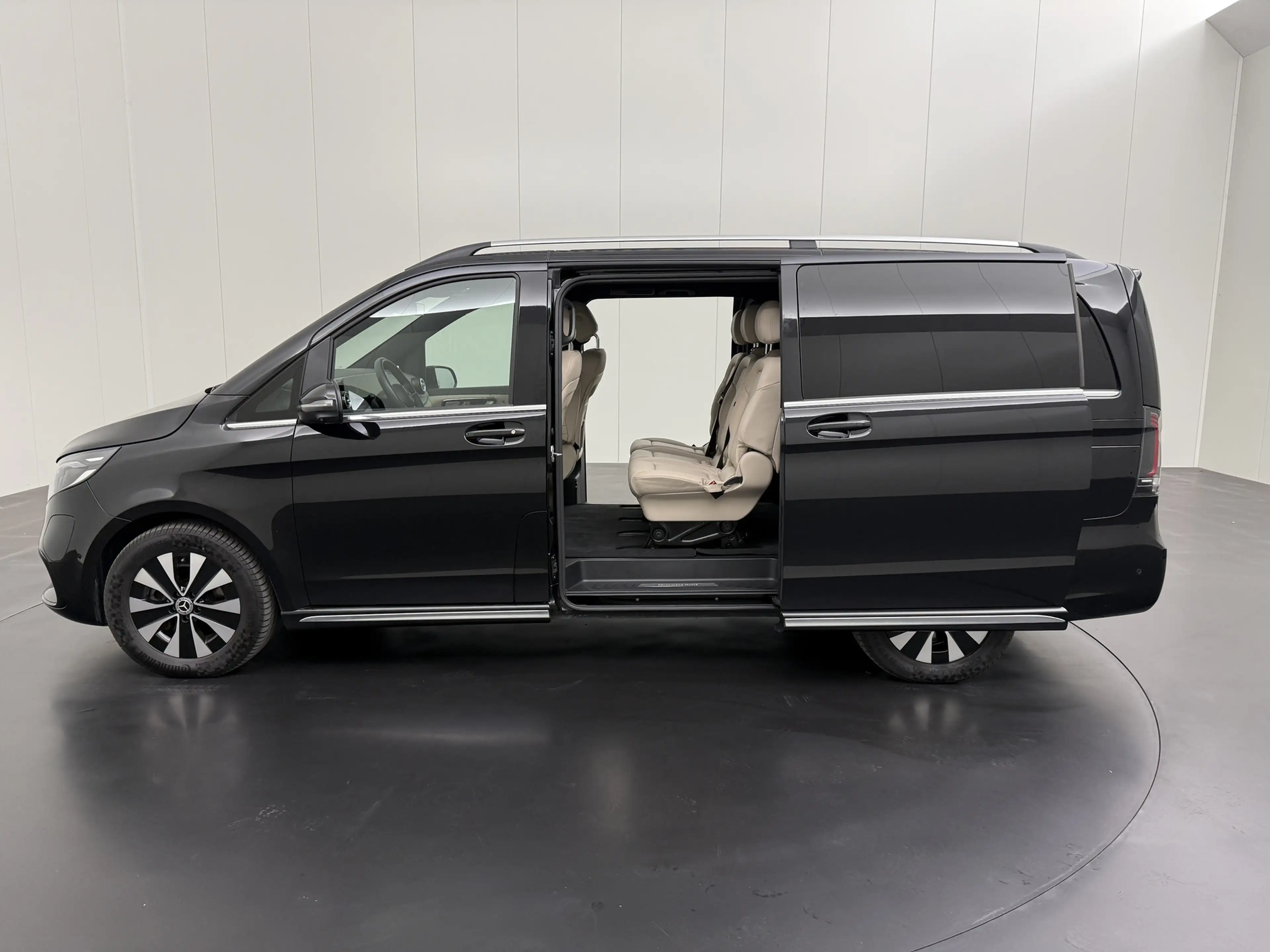 Mercedes-Benz EQV 300 Lang Avantgarde Exclusieve 7-Peroons | Pano | Elek — photo 32
