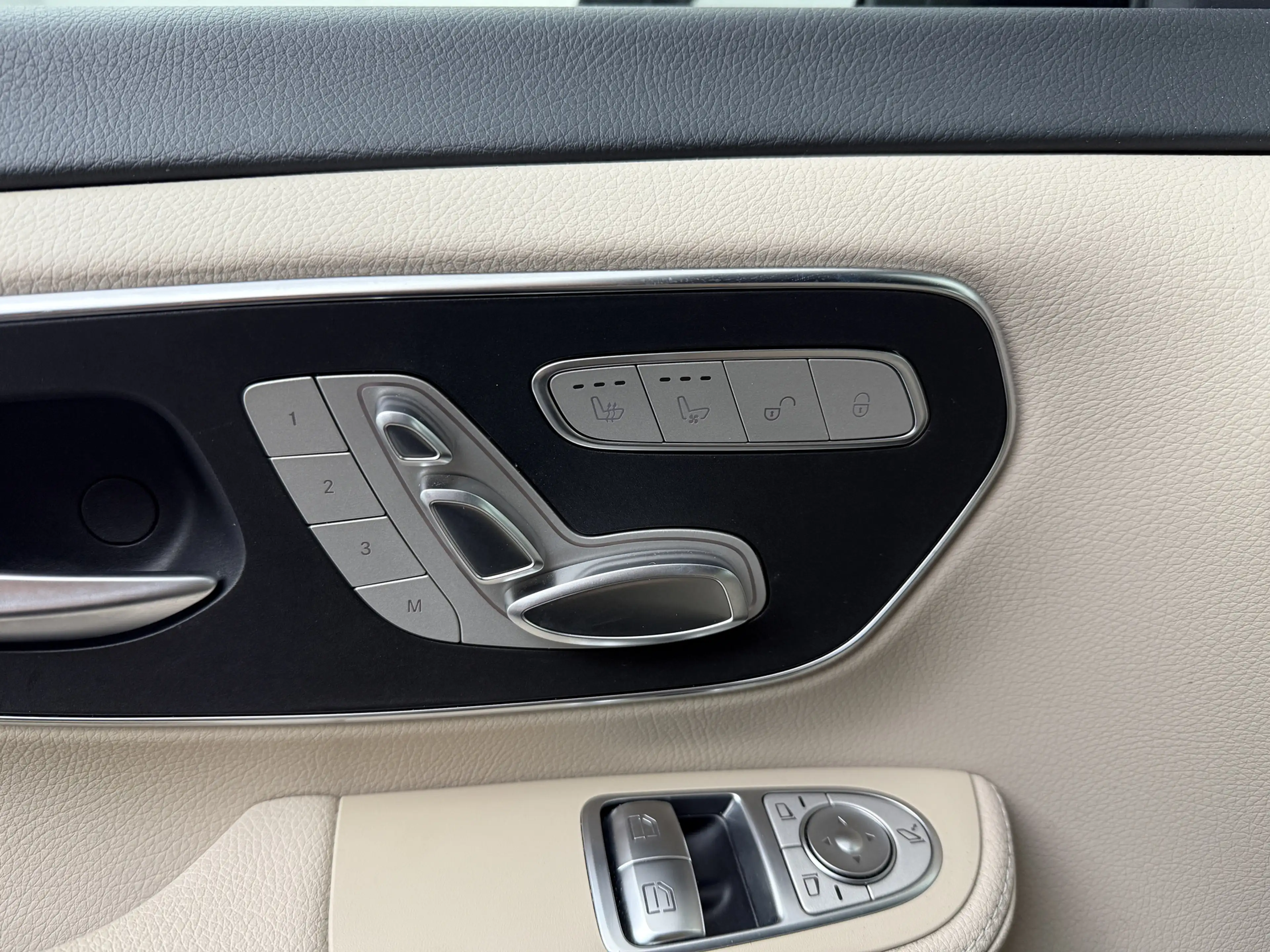 Mercedes-Benz EQV 300 Lang Avantgarde Exclusieve 7-Peroons | Pano | Elek — photo 25