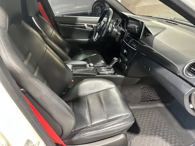 Mercedes-Benz C63 AMG | 457 ch | BVA | 127 790 km | Essence | 33 990 € | Caméra | Toit ouvrant | Harman Kardon | Cuir | Bi-Xénon