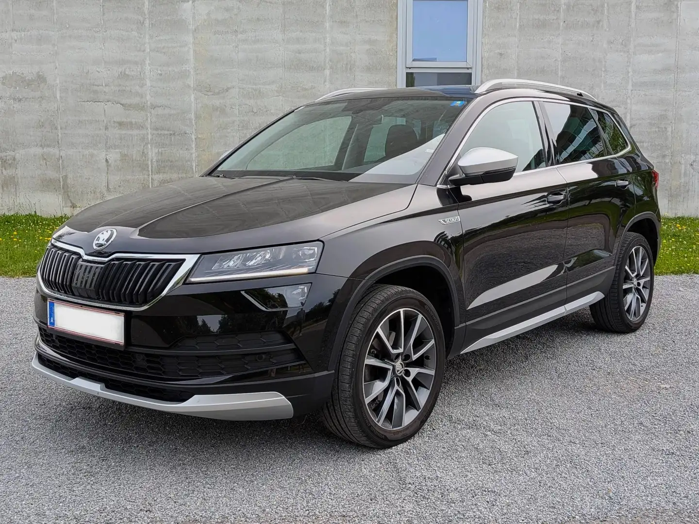 Skoda Karoq Karoq 1,5 TSI Scout DSG Scout Schwarz - 1