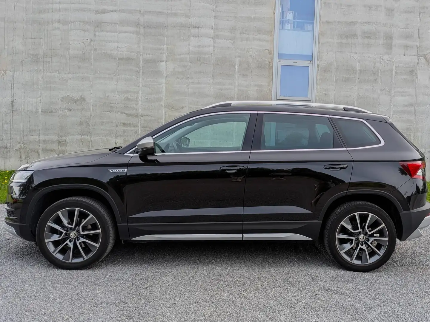 Skoda Karoq Karoq 1,5 TSI Scout DSG Scout Schwarz - 2