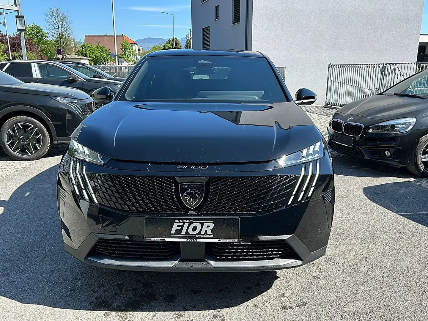 Peugeot 3008 Hybrid 145 e-DCS6 "GT" Schwarz - 2
