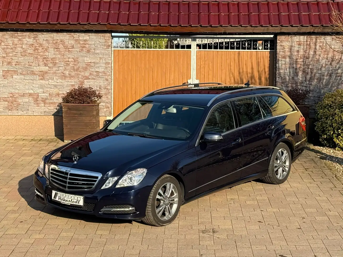 Mercedes-Benz E 250 CDI 4Matic Blau - 1