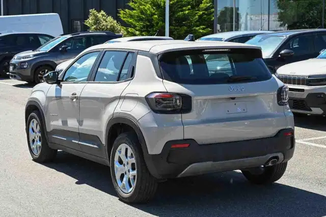 Jeep Avenger view 4