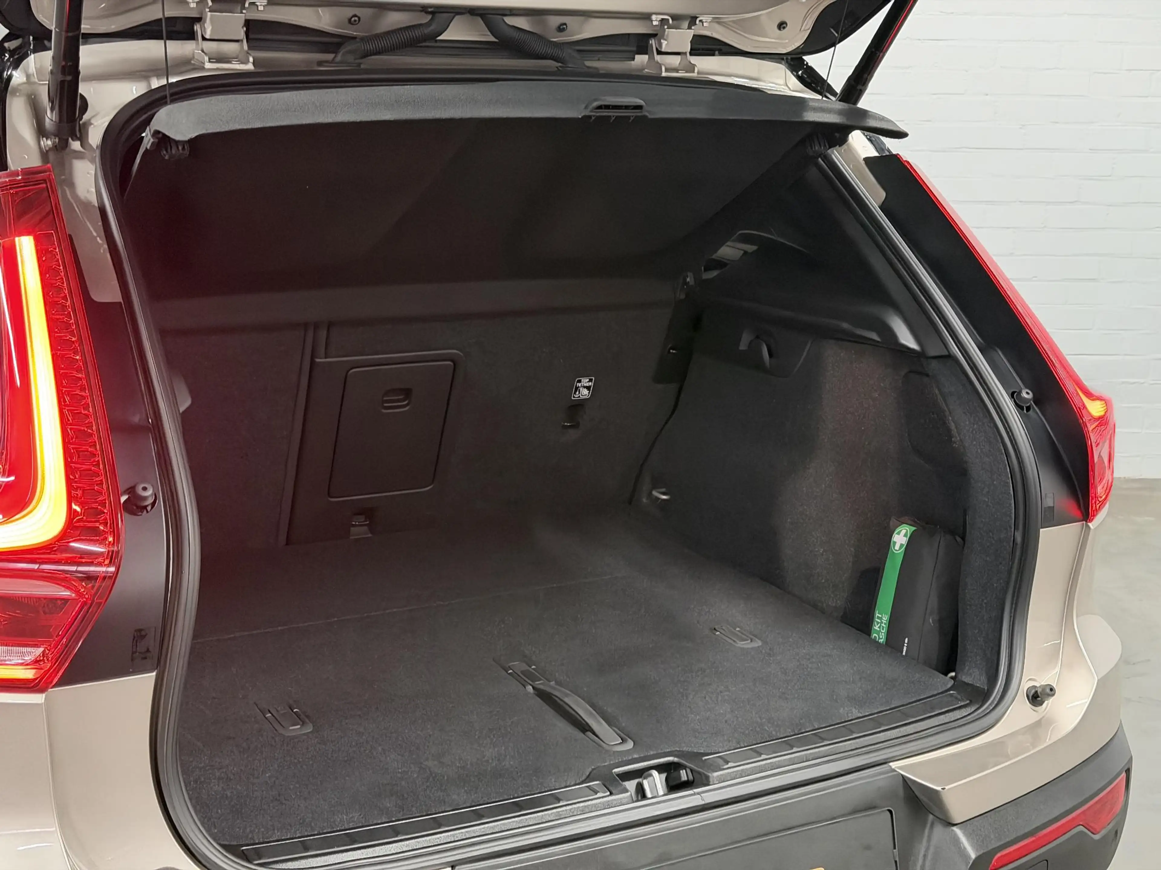 Volvo EX40 Single Motor Extended Range Plus 82 kWh Warmtepomp — photo 11