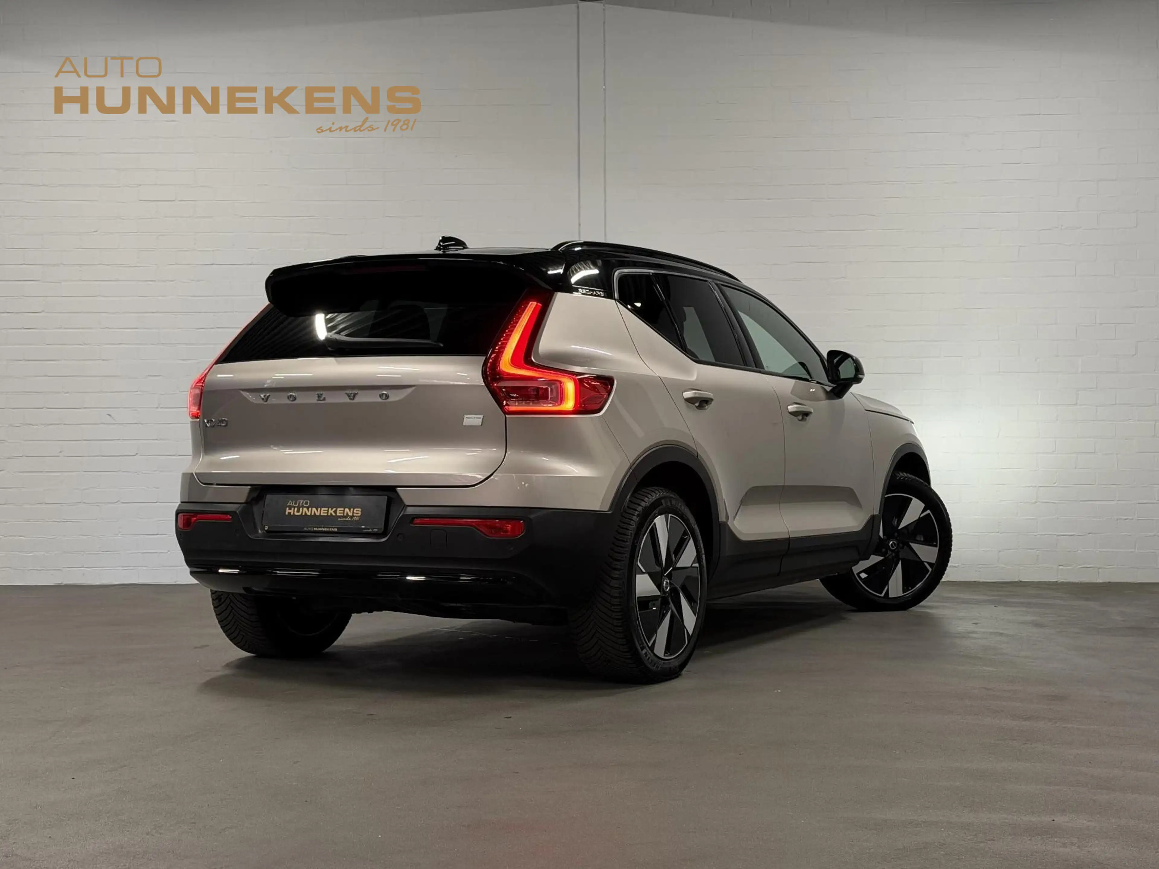 Volvo EX40 Single Motor Extended Range Plus 82 kWh Warmtepomp — photo 2