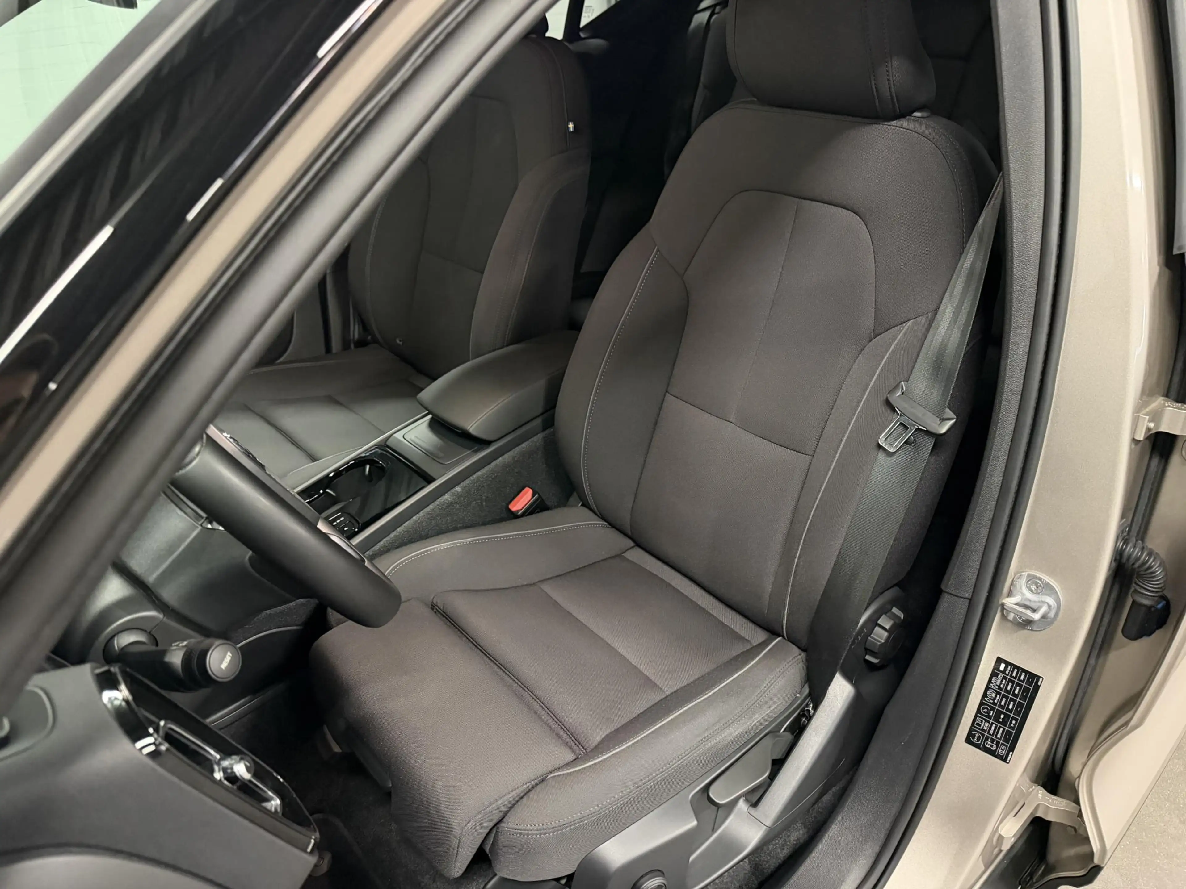 Volvo EX40 Single Motor Extended Range Plus 82 kWh Warmtepomp — photo 14