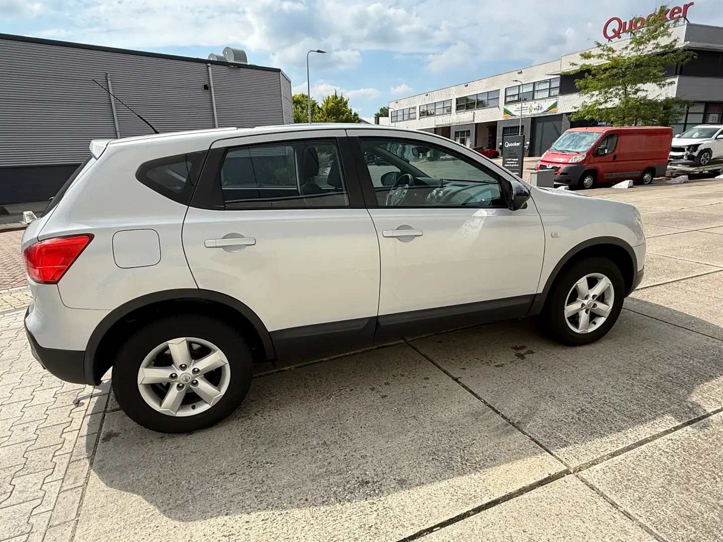 Nissan Qashqai 2.0 Tekna Pack Glas Dak Clima 6 BAK NEW APK Grijs - 2