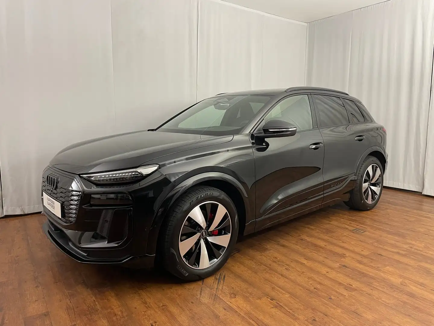 Audi Q6 e-tron quattro Schwarz - 2