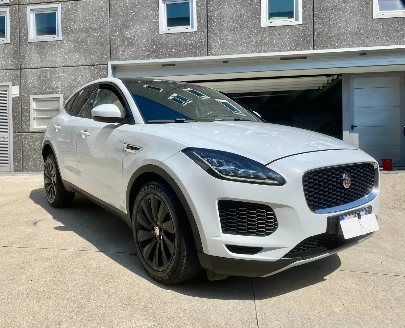 Jaguar E-Pace E-Pace 2017 2.0d i4 R-Dynamic HSE awd 180cv auto Blanc - 1