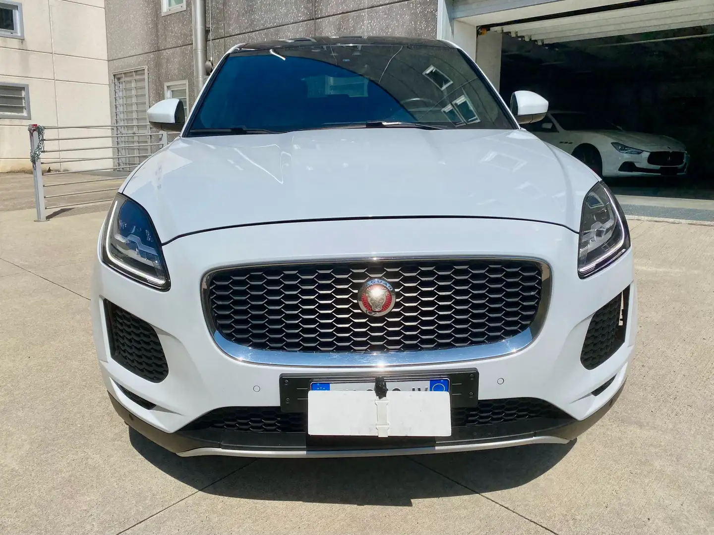 Jaguar E-Pace E-Pace 2017 2.0d i4 R-Dynamic HSE awd 180cv auto Blanc - 2