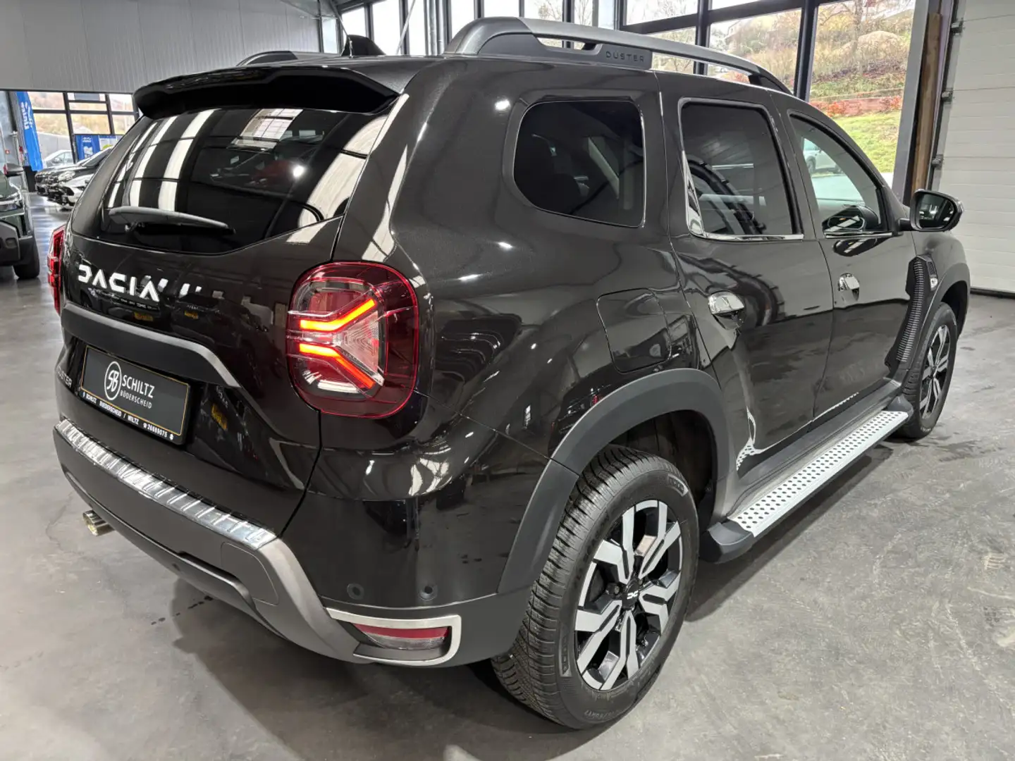 Dacia Duster 1.3 TCe Prestige EDC 2WD Schwarz - 2