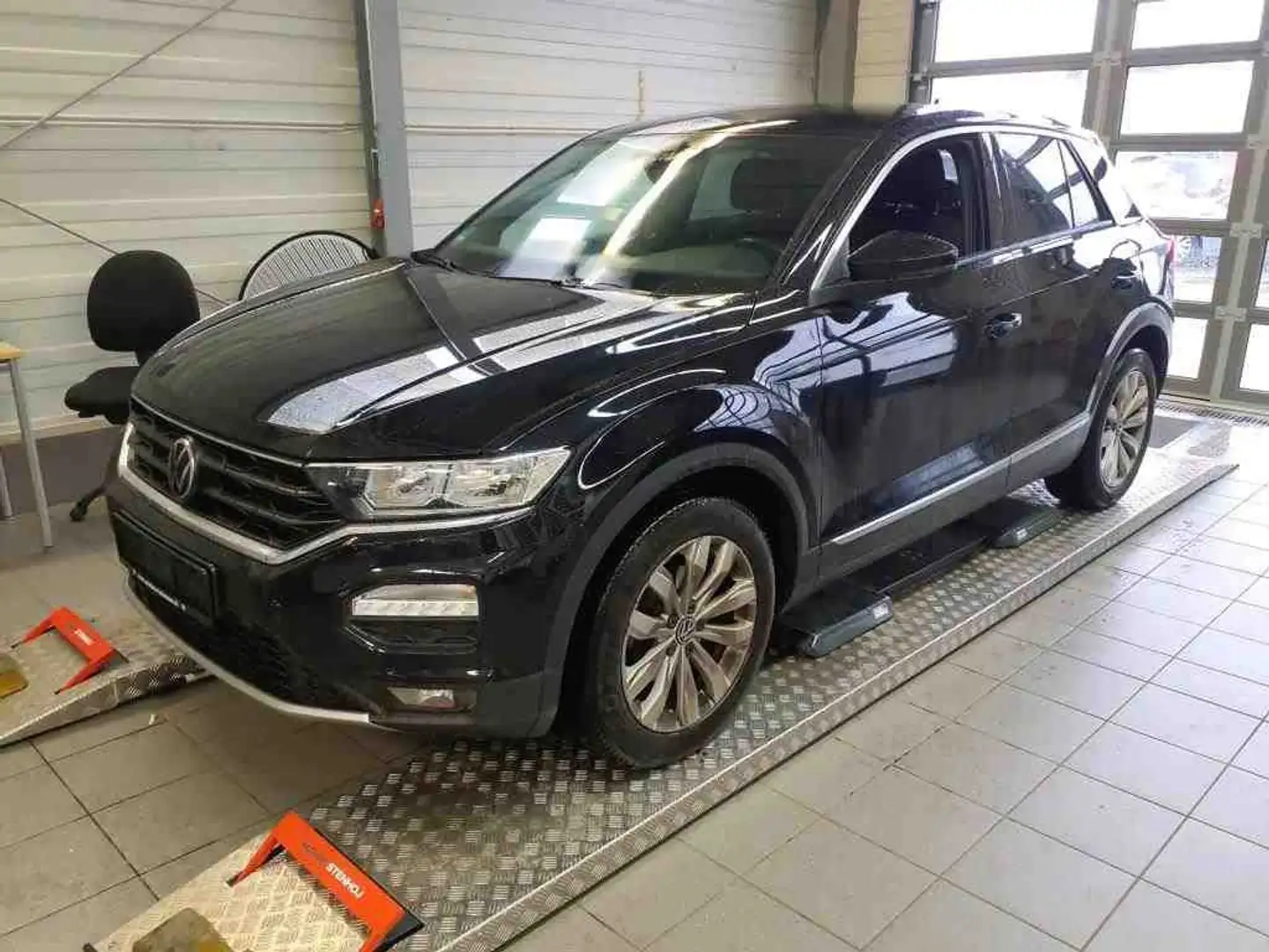 Volkswagen T-Roc 1.5 TSI DSG SPORT +AHK +RKAM +NAVI +SHZ +DAB+ +17 Schwarz - 2