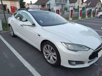 Model S 85 kWh Signature
