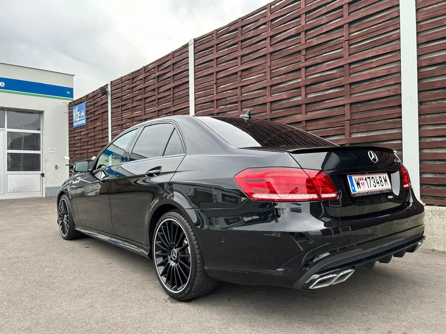 Mercedes-Benz E 220 E 220 Avantgarde Sport Exterieur CDI Aut. Schwarz - 2